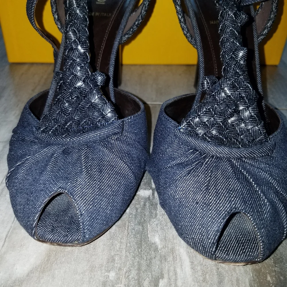 Fendi T-Strap Sandals - Picture 5 of 13